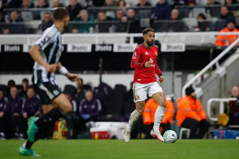 世界杯下载中心-库尼亚本场数据：3射1正，4次过人，1次关键传球，5次被犯规