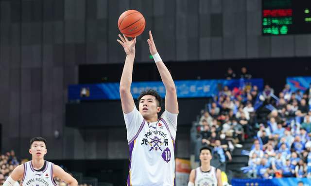 世界杯app下载-轰21+15又砍27+11！争议内线打成北控第一核心，闵鹿蕾没看错人