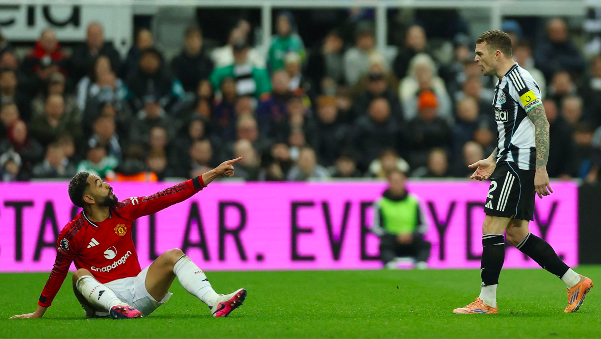 世界杯app下载-2-1！7.2亿豪门11打10 却惨遭绝杀 11轮不败终结 创95年耻辱纪录